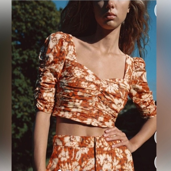 Zara Crop Blouse - Picture 1 of 4